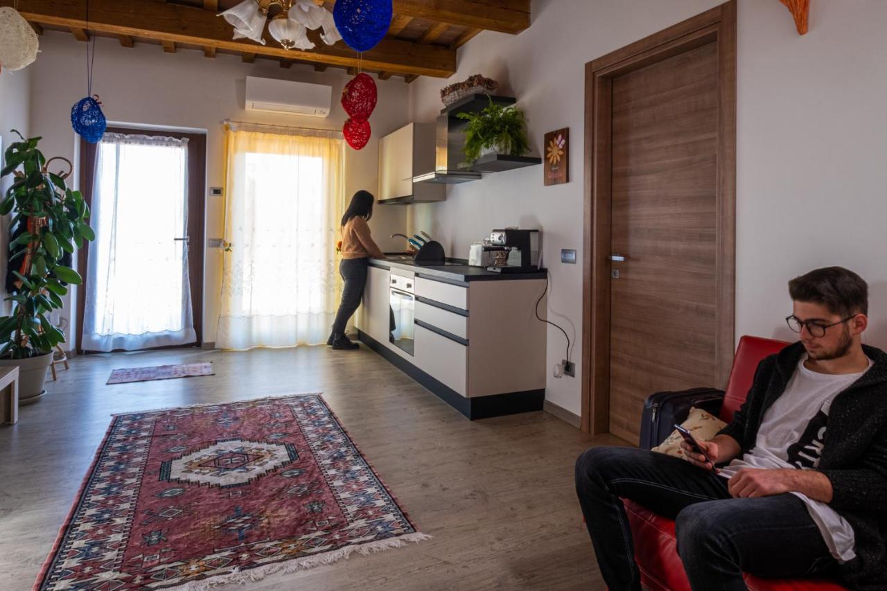B&B Da Vi.Vi Urbania Luaran gambar