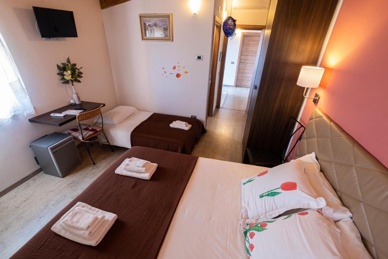 B&B Da Vi.Vi Urbania Luaran gambar